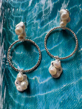 The Keshi pearl with hoop earrings