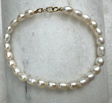 14k gold Akoya pearl bracelet