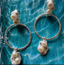 The Keshi pearl with hoop earrings