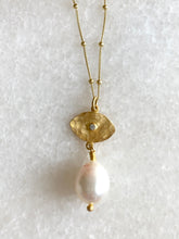 Hammered mati-eye with pearl necklace