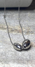Elliptical spheres necklace