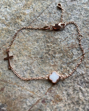 Cleopatra White Centrepiece and cross Bracelet Rose