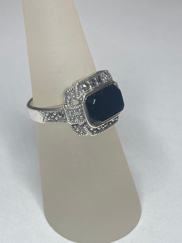 Rectangular onyx ring