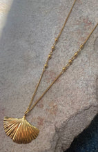 Shell necklace