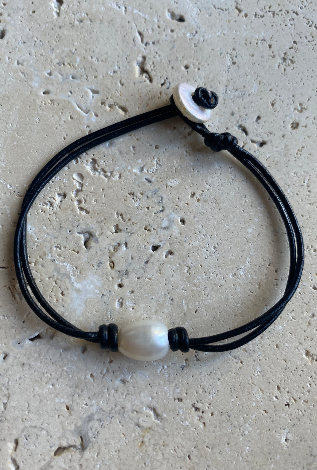 Leather & Fresh water pearl bracelet