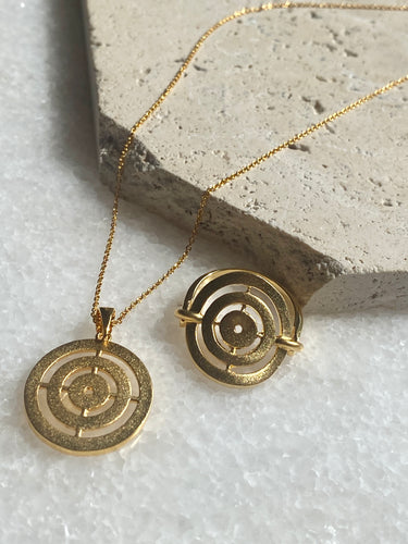 Golden ‘speira’ kiklo Necklace