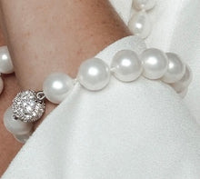 Pearl Necklace and Bracelet in Classic White