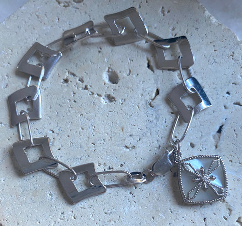 The open link squares bracelet.