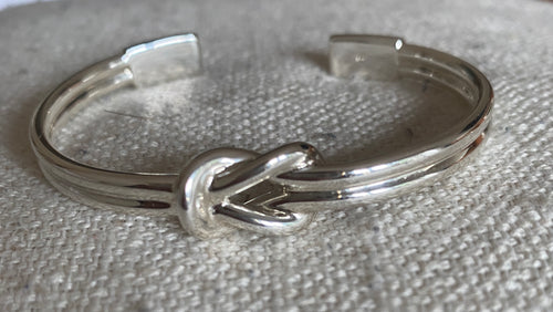 Solid ‘Hercules’ Reef Knot open bangle