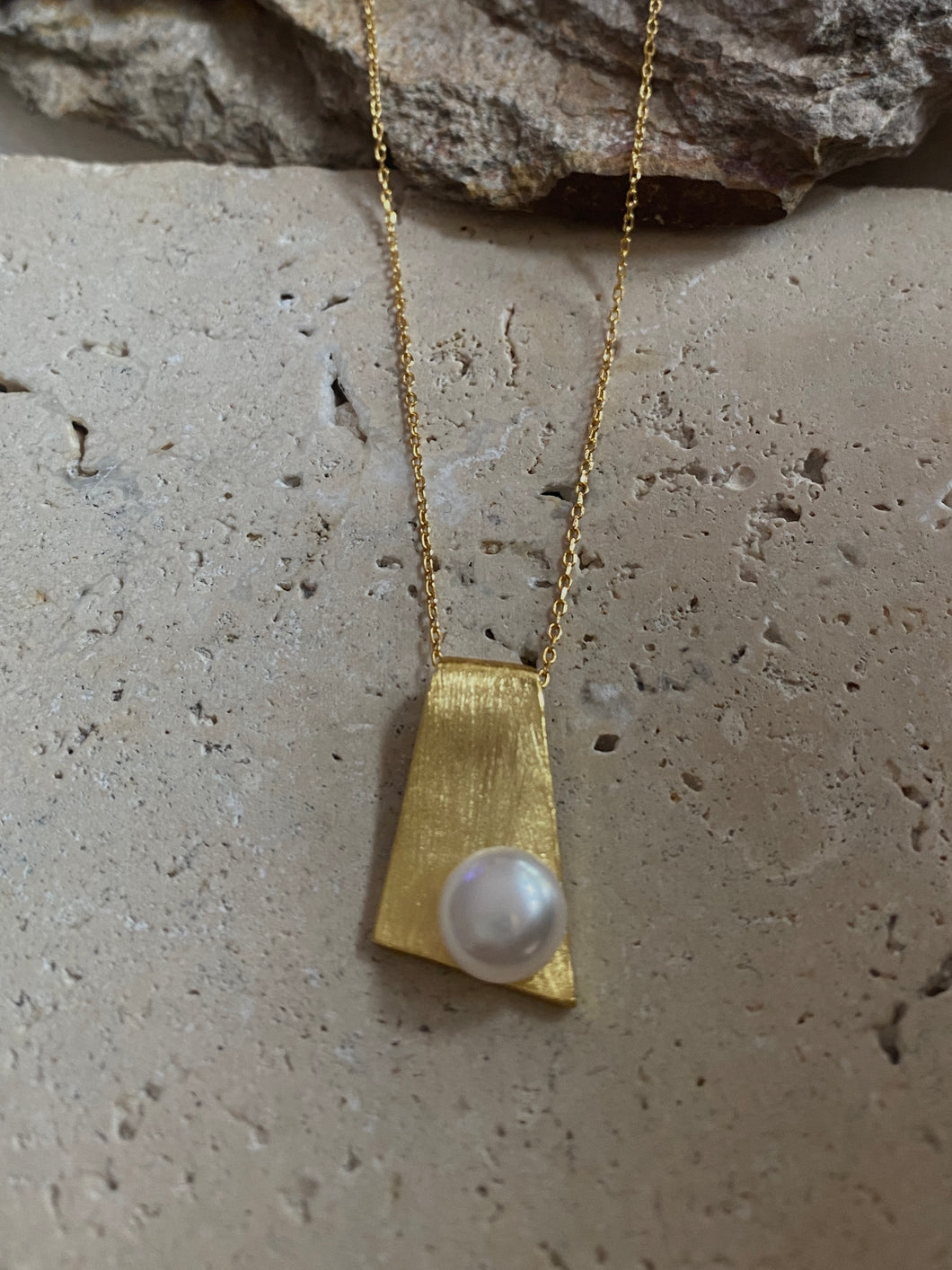 The pearl story necklace