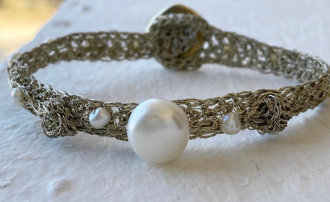 The Ioánna pearl bracelet