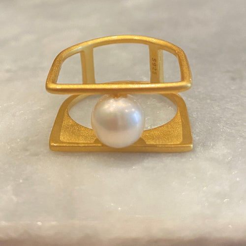 The open square pearl ring