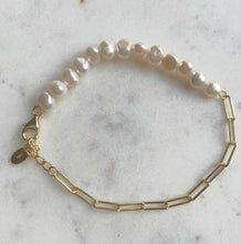 Dainty open link pearl bracelet