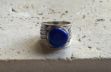 Round lapis lazuli ring